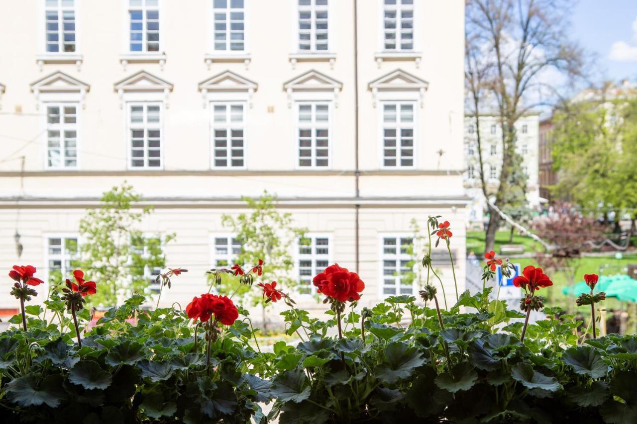 On The Square Hotel Lviv Exterior photo