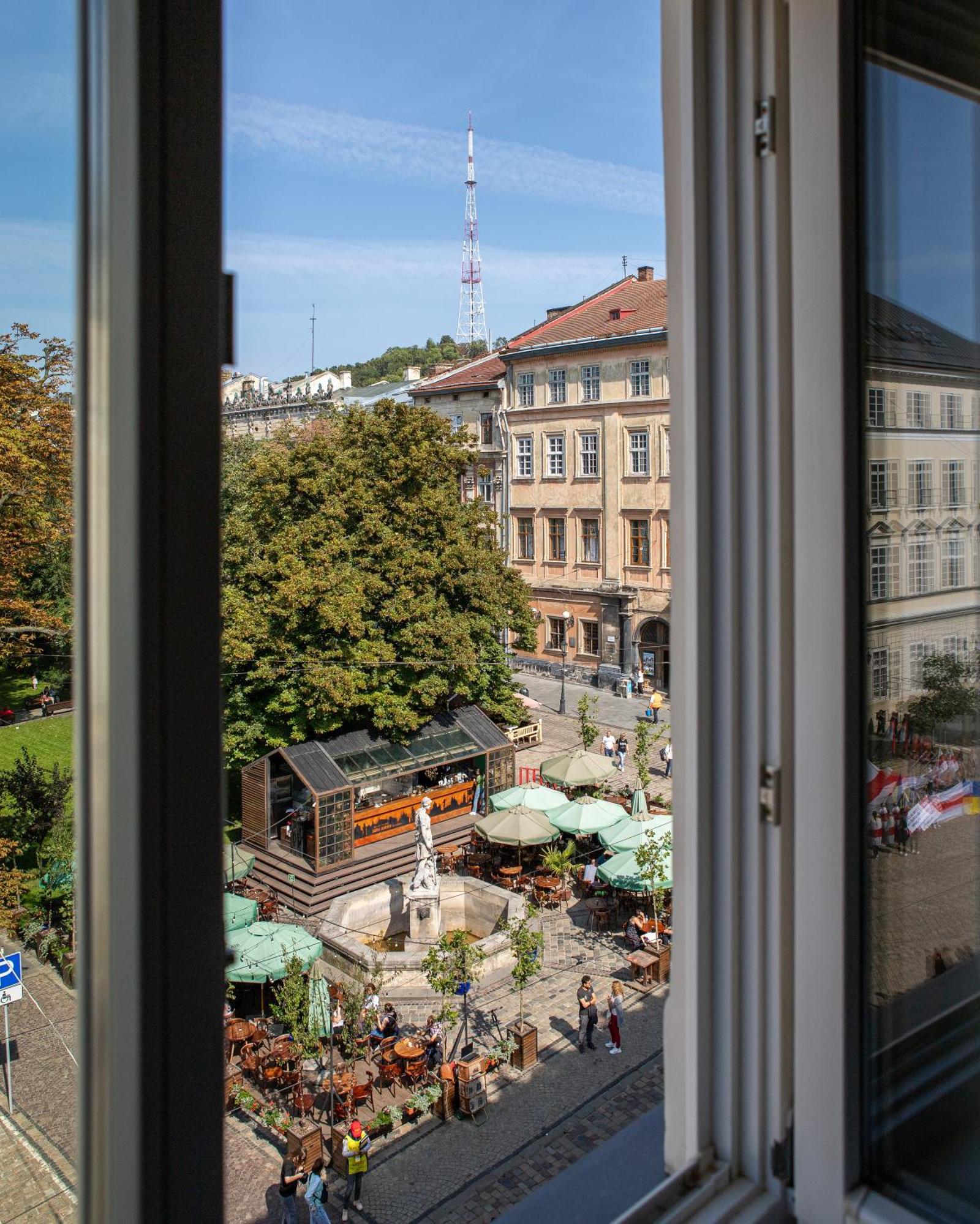 On The Square Hotel Lviv Room photo